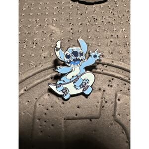 2025 Disney Parks WDW Hidden Disney Pin Stitch Blue Series Hidden Mickey Pin NEW